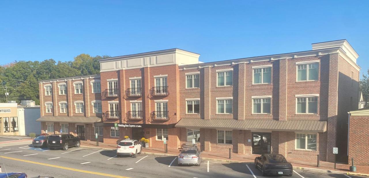 Holiday Inn Express & Suites - Dahlonega - University Area By Ihg Exterior foto