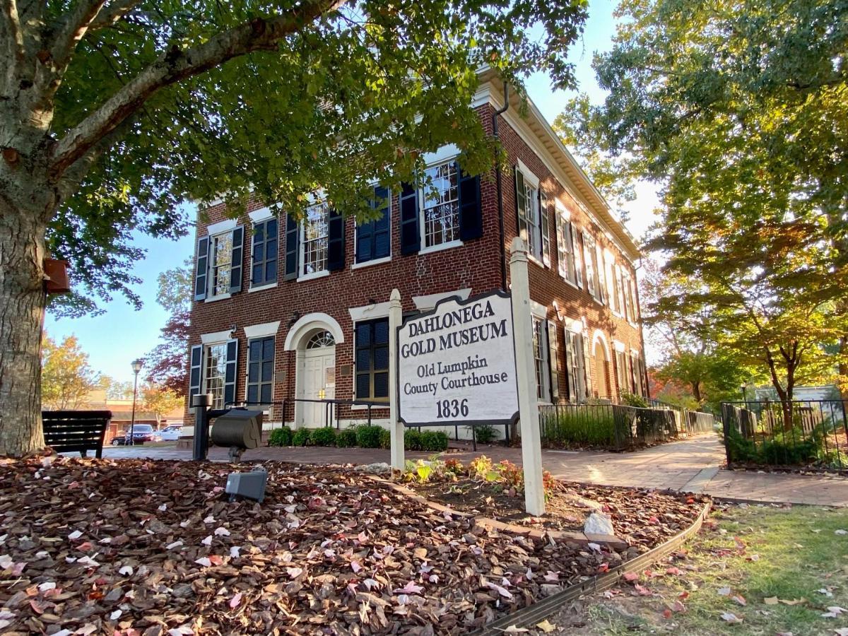 Holiday Inn Express & Suites - Dahlonega - University Area By Ihg Exterior foto